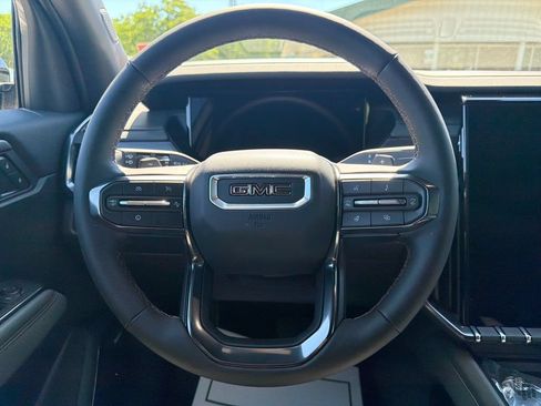 New 2026 GMC Acadia AT4 w/ LPO, All-Weather Package AWD/4WD image 16