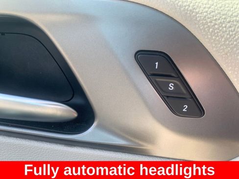 Used 2023 Chrysler Pacifica Touring-L FWD image 19