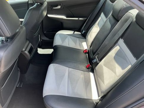 Used 2014 Toyota Camry SE w/ Leather Package FWD image 11