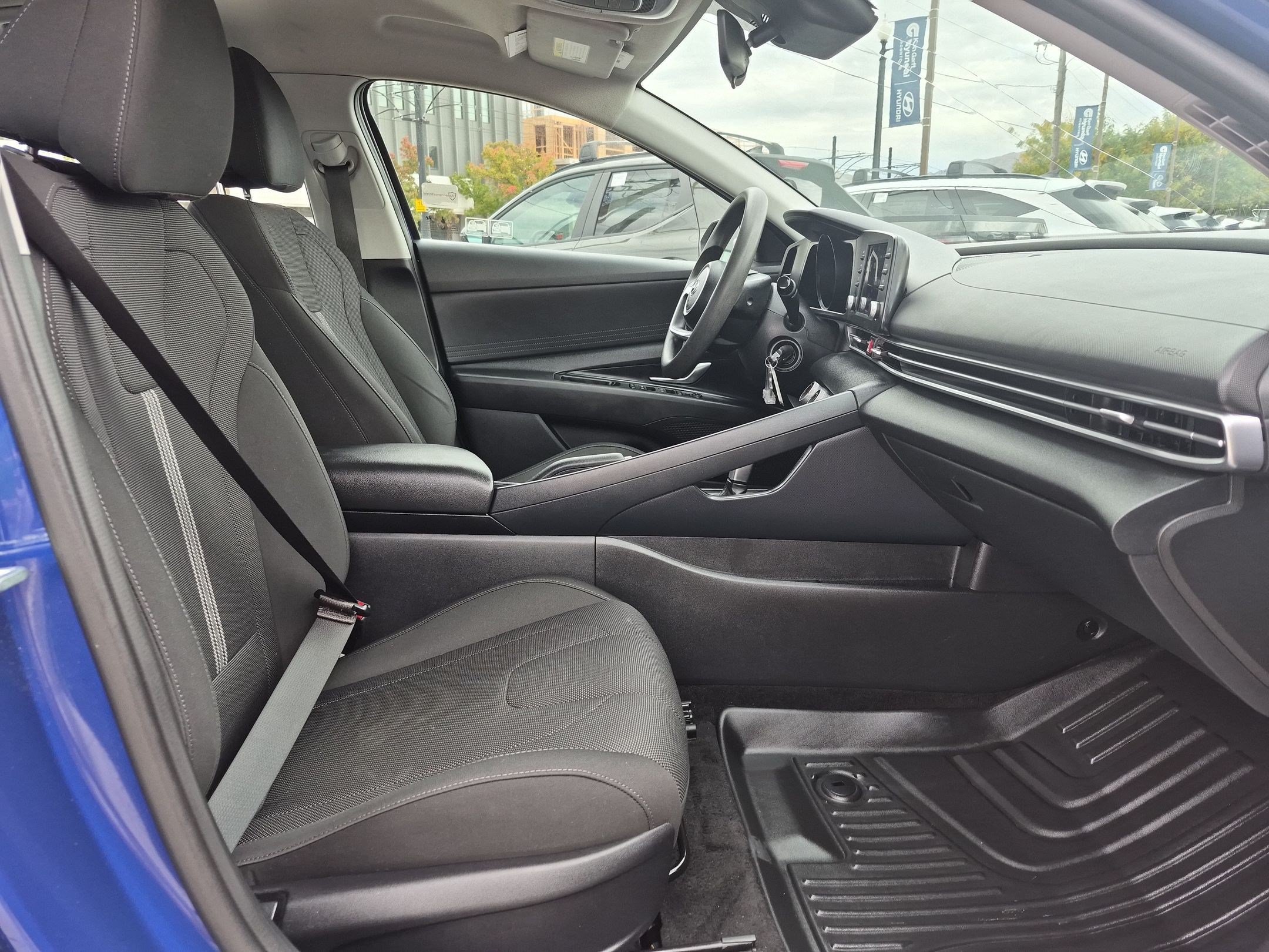 Used 2021 Hyundai Elantra SE FWD image 28