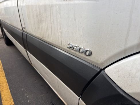 Used 2011 Mercedes-Benz Sprinter 2500 image 7