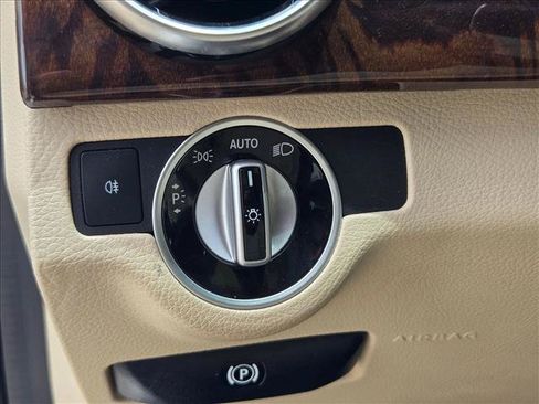 Used 2013 Mercedes-Benz GLK 350 2WD image 11