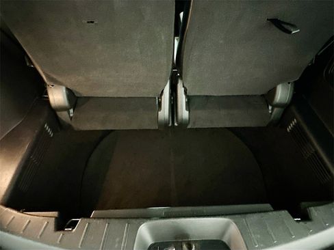 Used 2018 Ford Explorer Platinum image 29