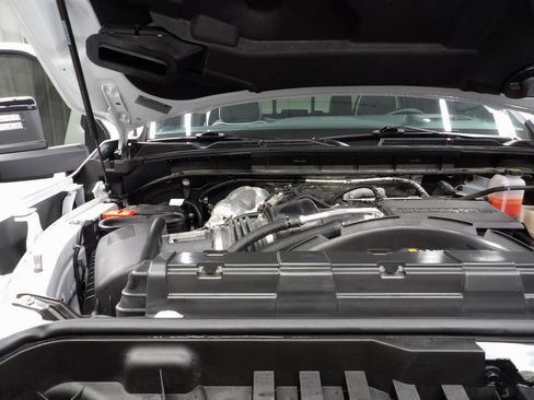 Used 2025 GMC Sierra 2500 AT4X image 32