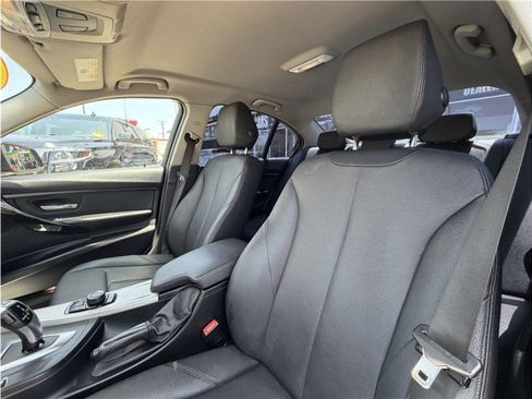 Used 2018 BMW 320i Sedan RWD image 18