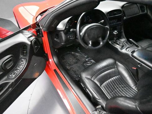 Used 2004 Chevrolet Corvette Convertible w/ Preferred Equipment Group RWD image 12