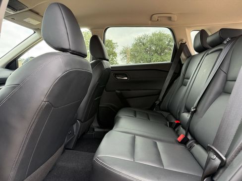 Used 2026 Nissan Rogue SL FWD image 27
