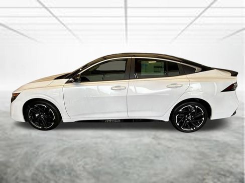 New 2026 Nissan Sentra SR w/ Floor Mat Package FWD image 9