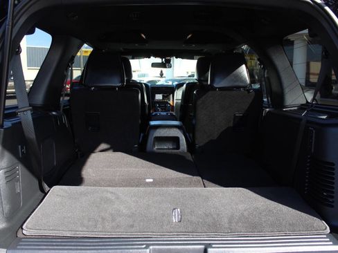 Used 2017 Lincoln Navigator Select image 14