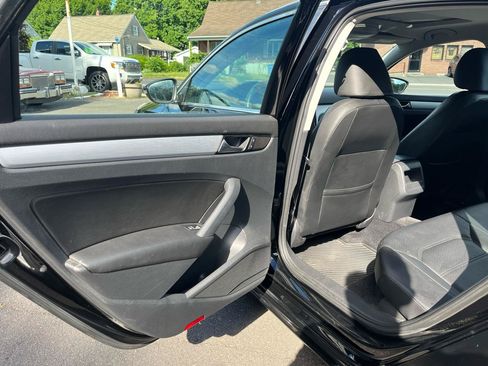 Used 2012 Volkswagen Passat 2.5 SE FWD image 18