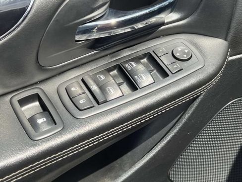 Used 2017 Dodge Grand Caravan SE FWD image 18