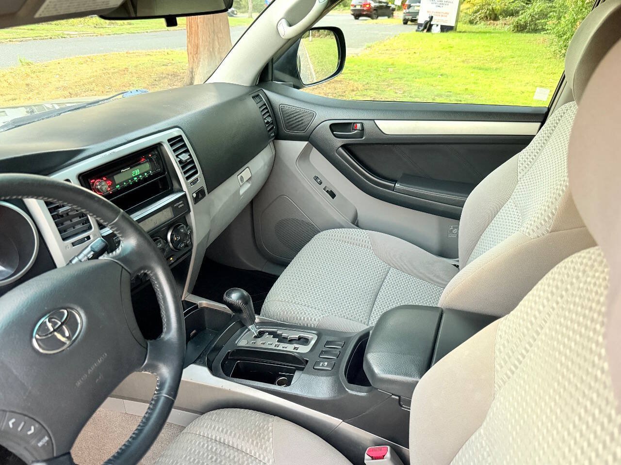 Used 2007 Toyota 4Runner SR5 AWD/4WD image 10