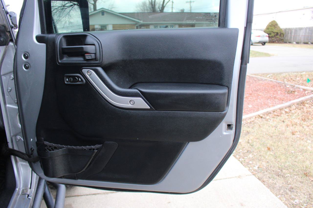 Used 2016 Jeep Wrangler Unlimited Rubicon AWD/4WD image 33