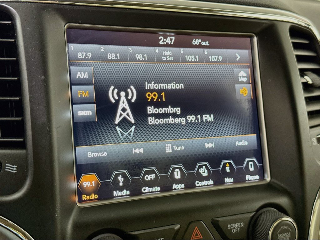 Used 2018 Jeep Grand Cherokee Limited AWD/4WD image 6