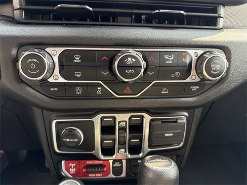 Used 2024 Jeep Gladiator Sport image 29