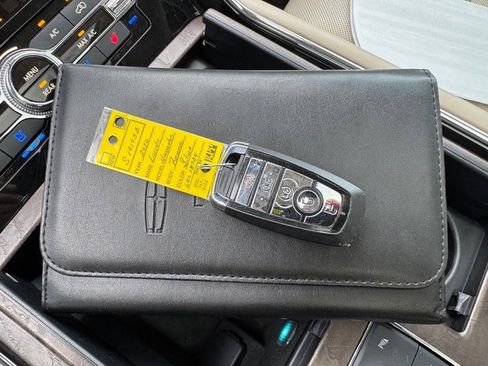 Used 2020 Lincoln Navigator L Reserve w/ Luxury Package image 38