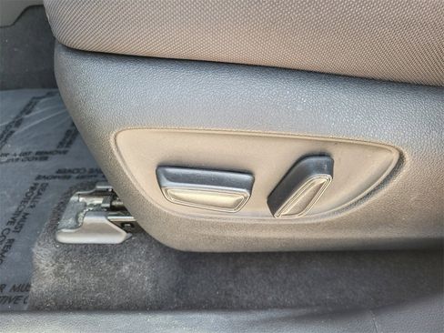 Used 2024 Toyota Highlander XLE image 4