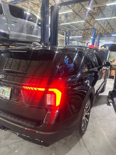 Used 2025 Ford Explorer ST-Line RWD image 10