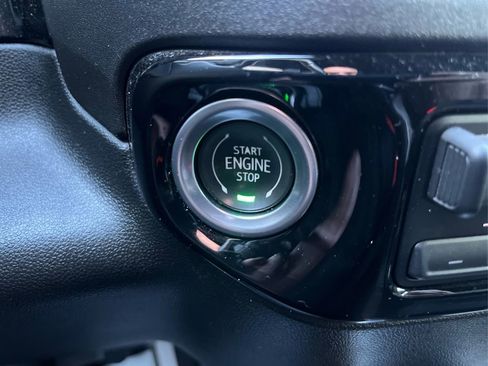 Used 2022 Chevrolet Silverado 1500 High Country w/ Technology Package image 27