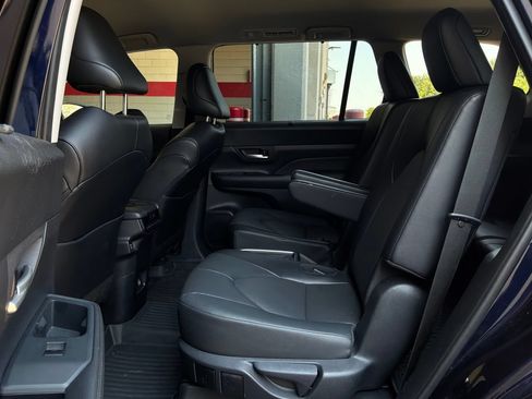 Used 2025 Toyota Grand Highlander FWD image 12