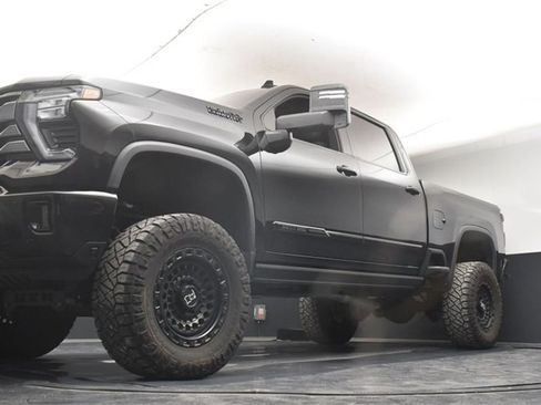 Used 2024 Chevrolet Silverado 2500 High Country w/ Midnight Edition image 31