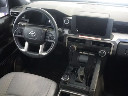 Used 2025 Toyota 4Runner SR5 AWD/4WD image 23