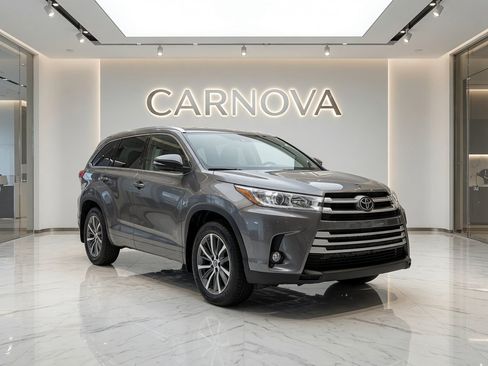Used 2018 Toyota Highlander XLE AWD/4WD image 1