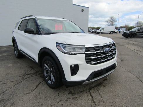 Used 2025 Ford Explorer Active w/ Active Comfort Package AWD/4WD image 9