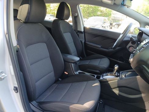 Used 2017 Kia Forte LX image 17