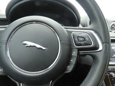 Used 2019 Jaguar XJ R-Sport image 12