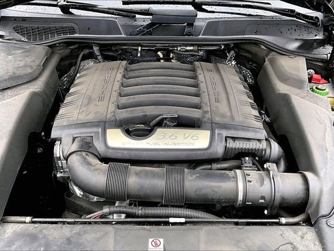 Used 2014 Porsche Cayenne Platinum Edition image 30