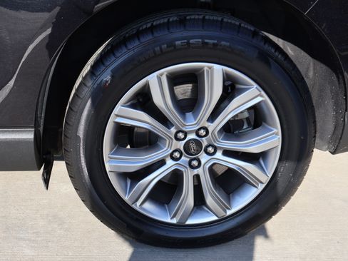 Used 2024 Ford Edge Titanium image 40