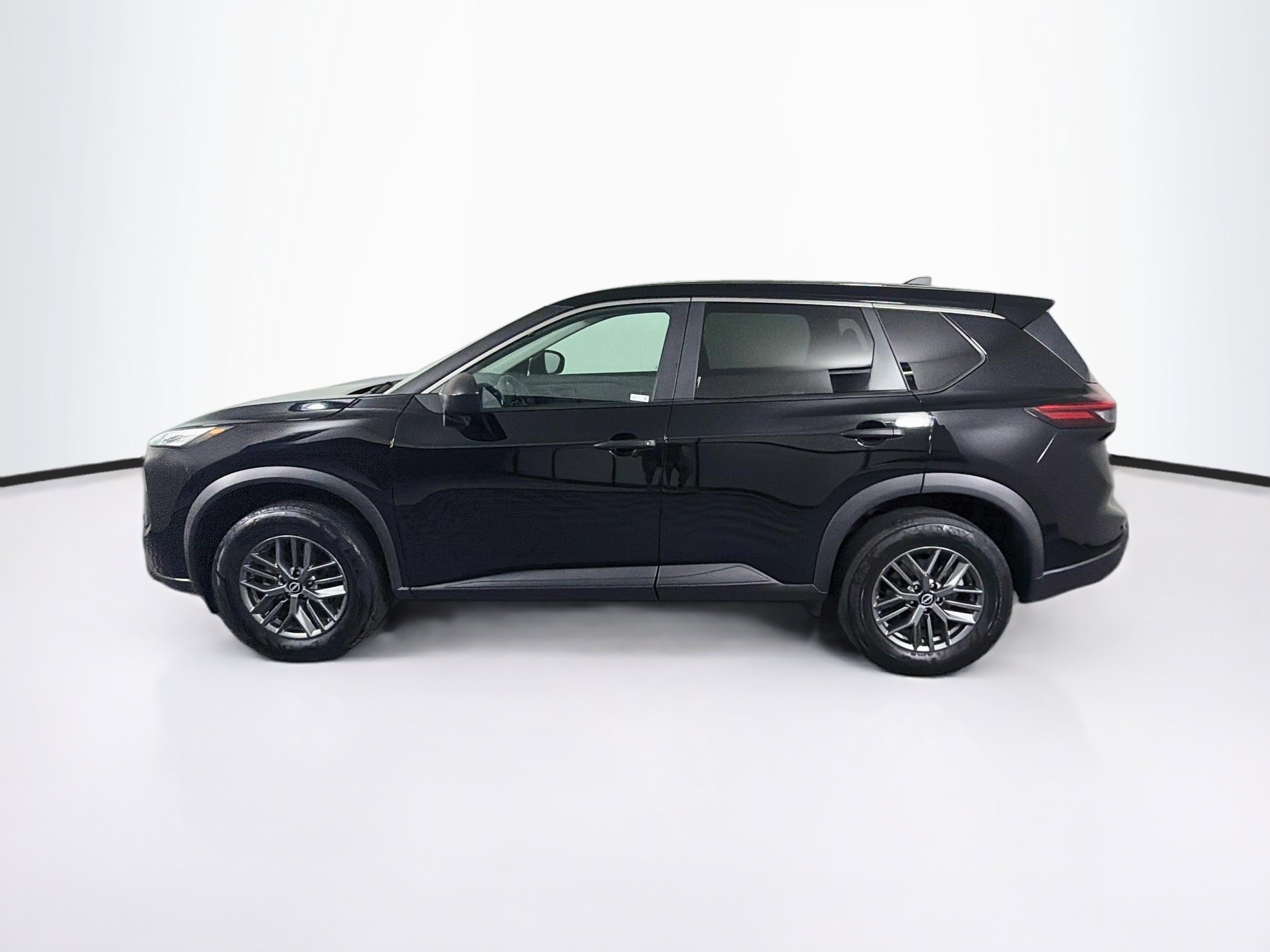 Used 2024 Nissan Rogue S FWD image 4