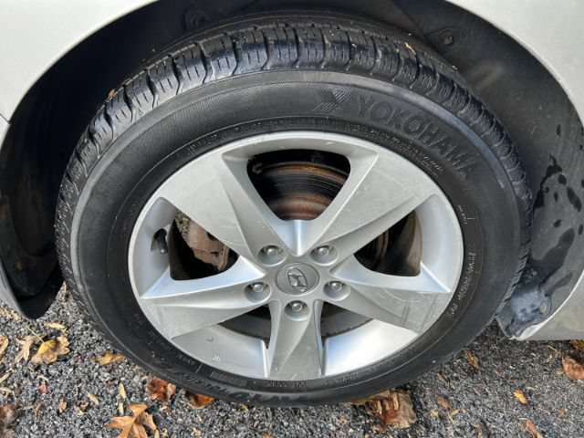 Used 2013 Hyundai Elantra GLS w/ Preferred Pkg FWD image 31