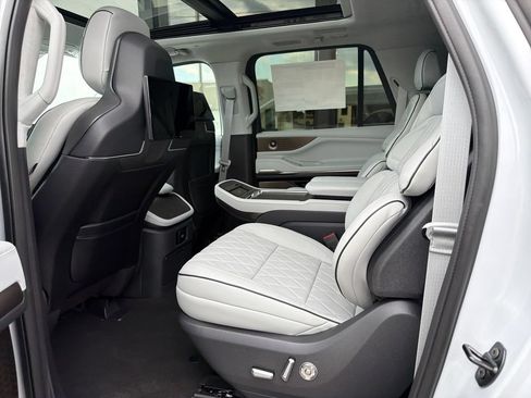 New 2026 Lincoln Navigator L Black Label AWD/4WD image 8