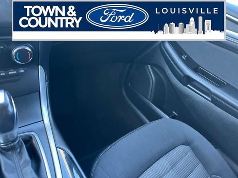 Used 2018 Ford Edge SEL FWD image 12