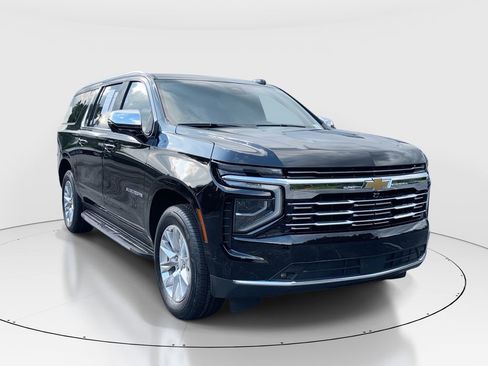Used 2025 Chevrolet Suburban Premier RWD image 1