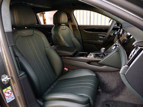 New 2026 Bentley Flying Spur Plug-In Hybrid image 27