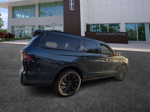 New 2026 Lincoln Navigator Reserve w/ Jet Appearance Package image 7