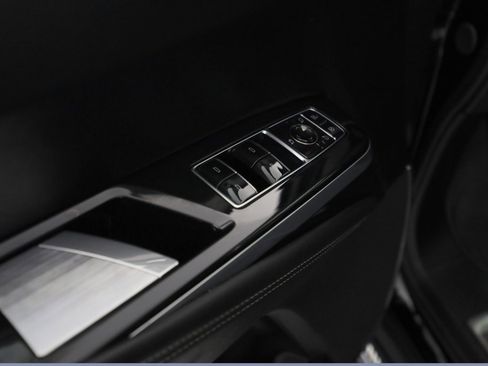 Used 2025 Cadillac Escalade ESV Sport w/ Touring Package image 32