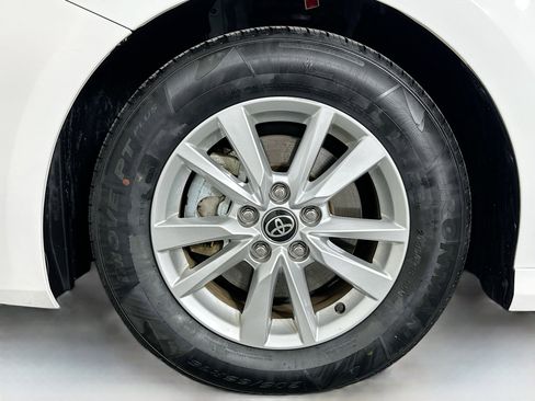 Used 2025 Toyota Camry LE image 11