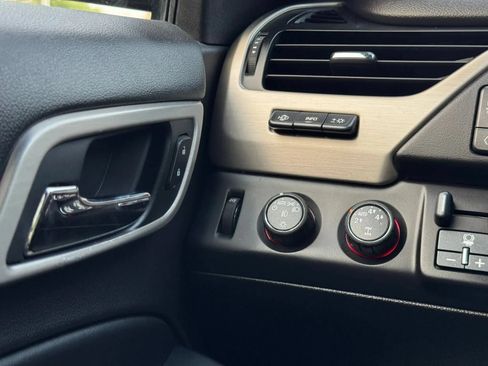 Used 2015 GMC Yukon XL Denali w/ Touring Package AWD/4WD image 31