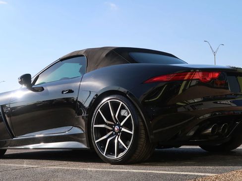 Used 2016 Jaguar F-TYPE R image 13