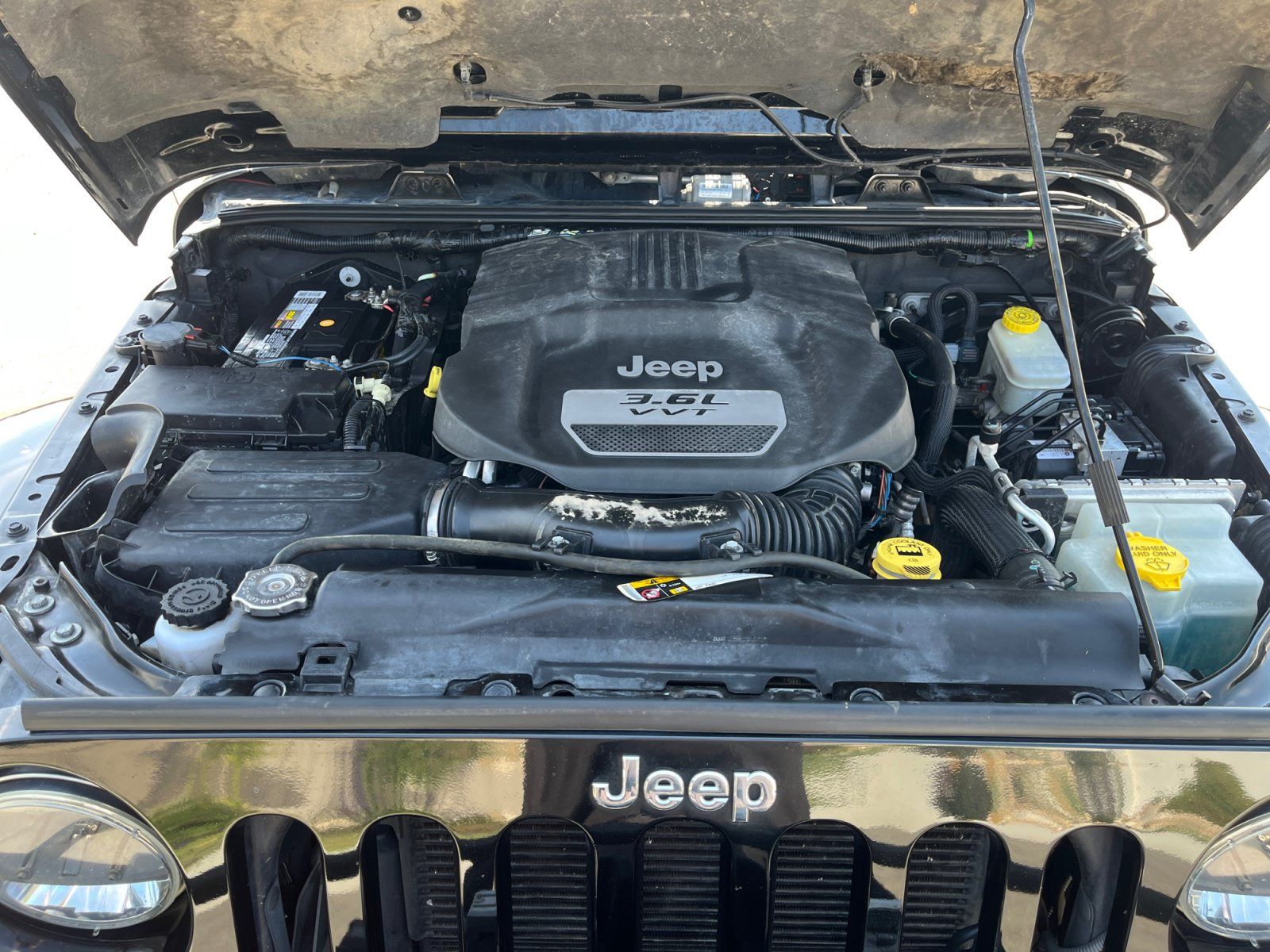 Used 2013 Jeep Wrangler Unlimited Rubicon w/ Connectivity Group AWD/4WD image 21