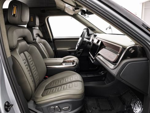 Used 2022 Rivian R1T Launch Edition image 39