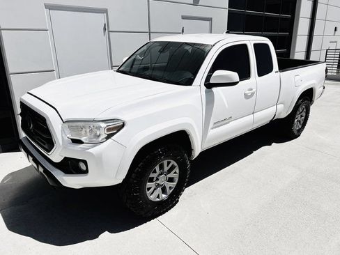 Used 2019 Toyota Tacoma SR5 AWD/4WD image 16