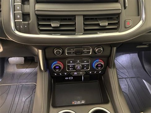 Used 2022 Chevrolet Suburban Premier image 21