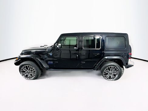 Used 2023 Jeep Wrangler Unlimited Sahara AWD/4WD image 4