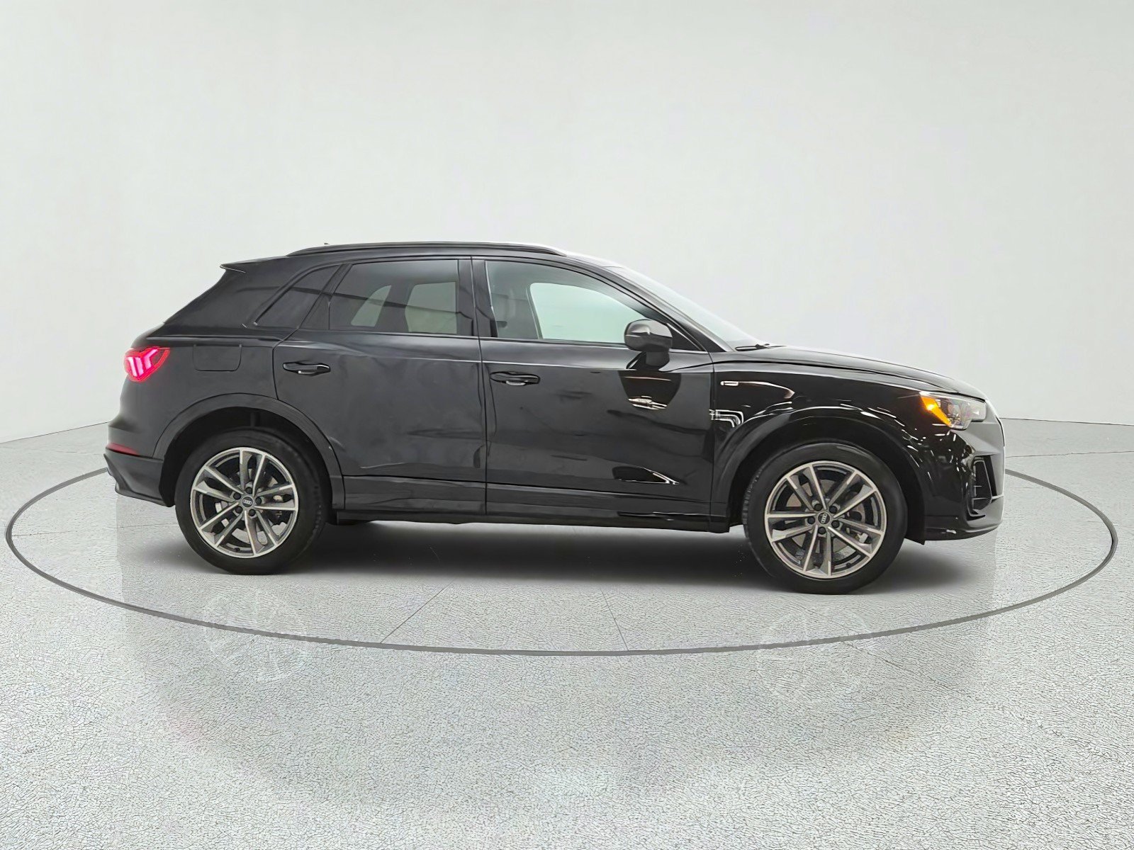 Used 2022 Audi Q3 2.0T Premium w/ Black Optic Sport Package AWD/4WD image 4