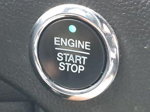 Used 2020 Ford Edge Titanium w/ Equipment Group 301A FWD image 18